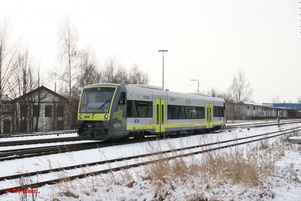 VT650 725 bei der Einfahrt in Marktredwitz als ag84529. 20.12.11