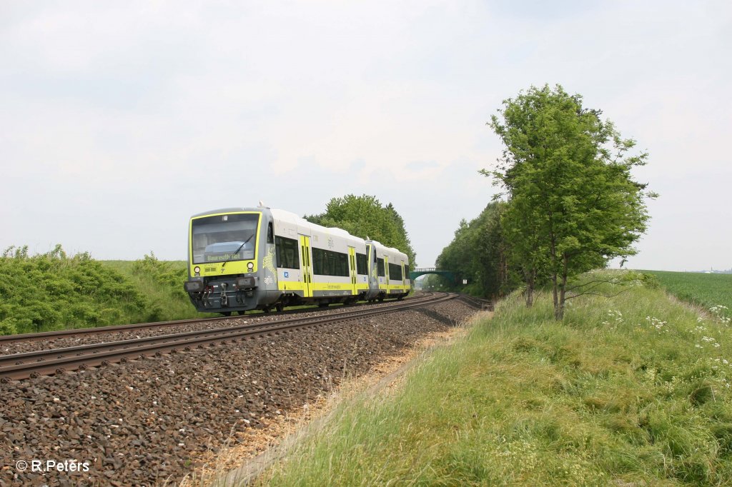 VT650.713 und VT650.728 als ag84536 Marktredwitz - Bayreuth bei Waldershof. 31.05.12