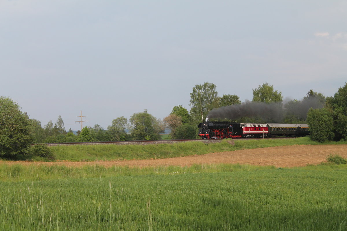 01 1509 und 118 770 mit dem Sonderzug Nürnberg - Dresden bei Unterthölau. 28.05.16