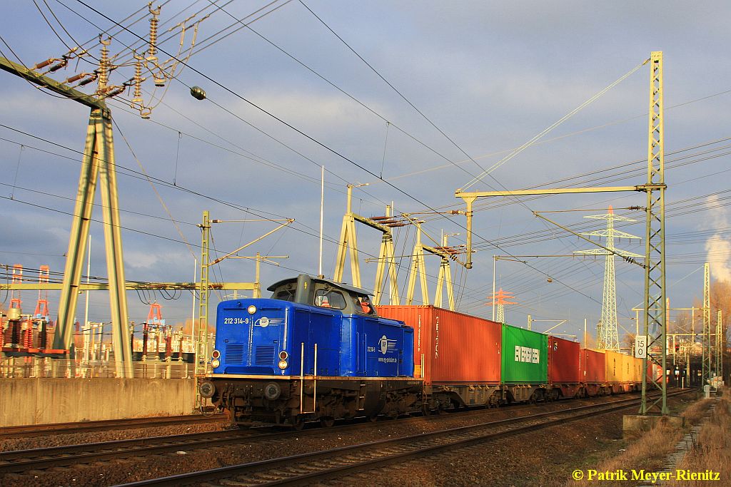 05/02/2015:
EGP 212 314 am rangieren in Hamburg-Waltershof am Umspannwerk
