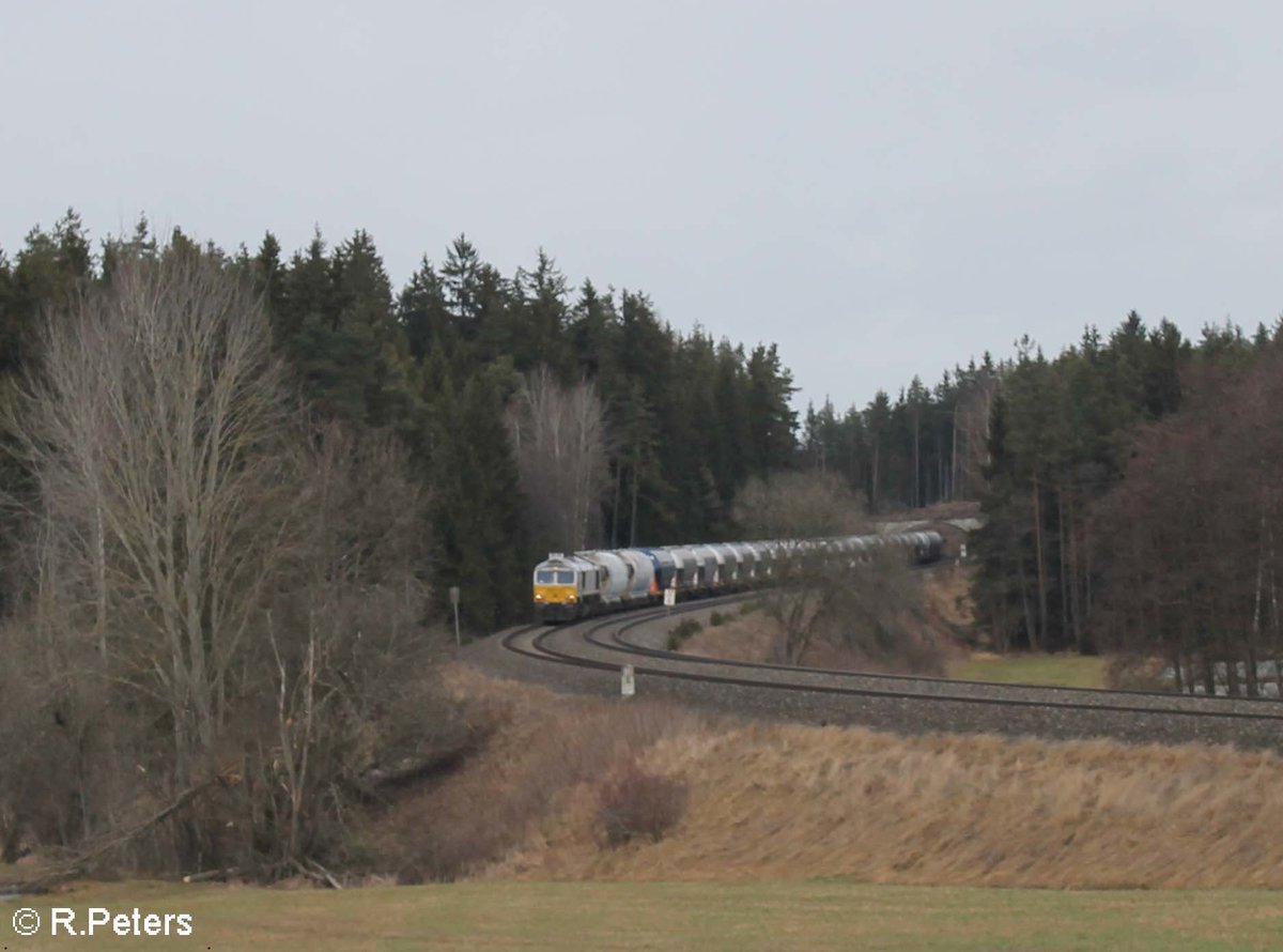 077 023-5 zieht bei Oberteich den Zementzug Rüdersdorf - Regensburg 23.02.17