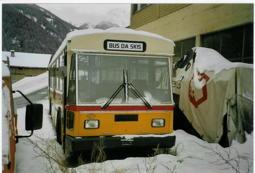 (082'335) - Oswald, Mstair - Saurer/Tscher (ex Steffen, Remetschwil Nr. 10) am 1. Januar 2006 in Mstair, Garage