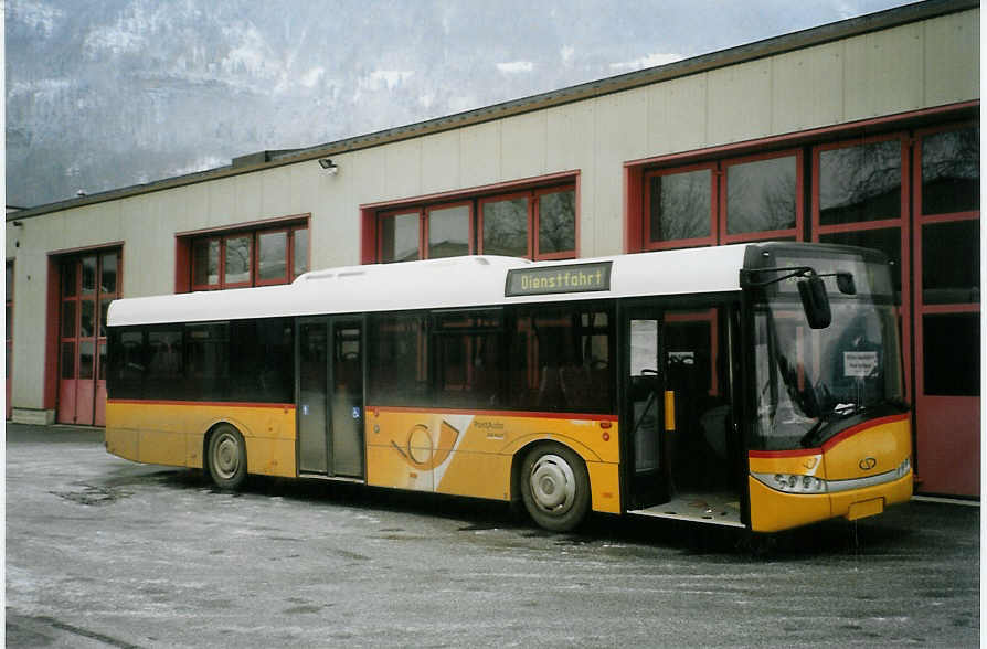 (082'424) - PostAuto Bern - (BE 610'540) - Solaris am 3. Januar 2006 in Interlaken, Garage
