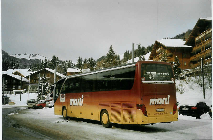 (083'206) - Marti, Kallnach - Nr. 23/BE 572'223 - Setra am 19. Februar 2006 beim Bahnhof Saanenmser