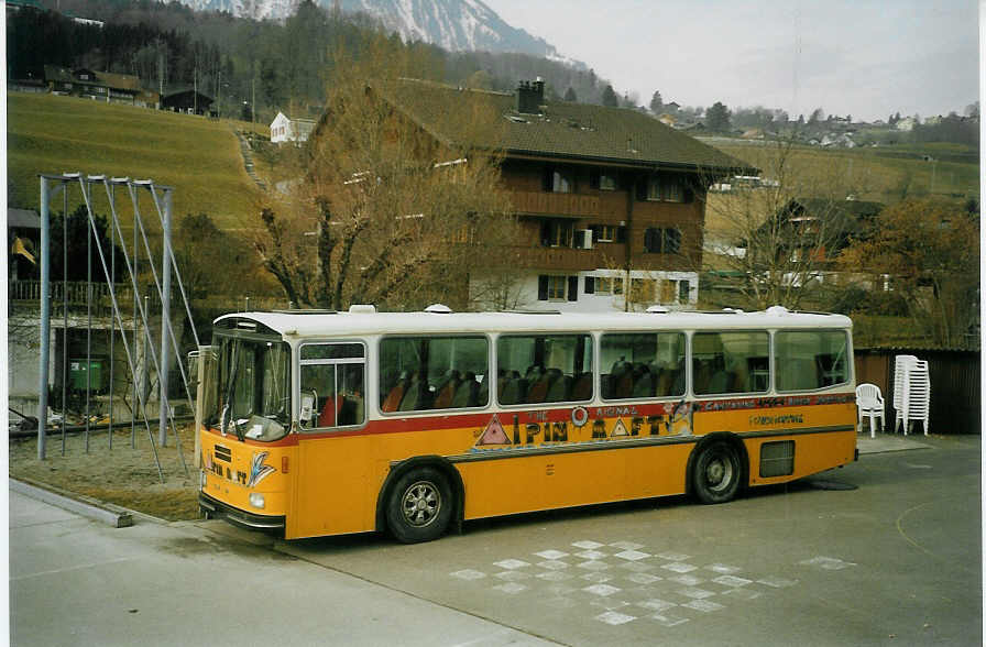 (084'030) - Alpin Raft, Interlaken - Saurer/R&J (ex P 24'277) am 21. Mrz 2006 in Faulensee, Schulhaus