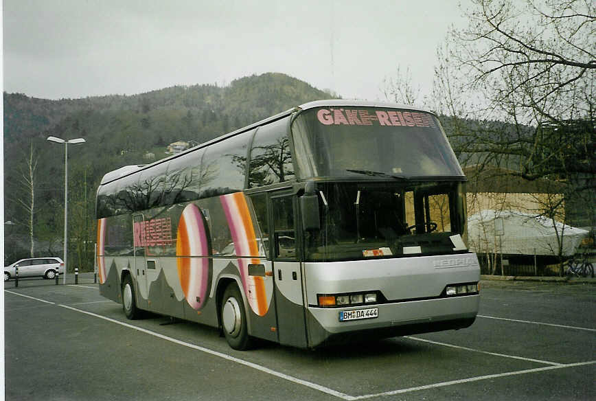 (084'209) - Aus Deutschland: Gke, Erftstadt - BM-DA 444 - Neoplan am 6. April 2006 in Thun, Seestrasse