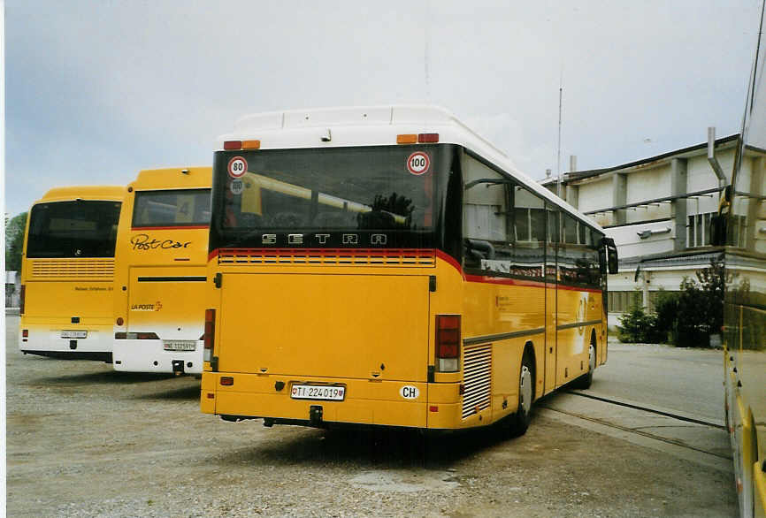 (085'112) - Autopostale, Croglio - TI 224'019 - Setra am 13. Mai 2006 in Aarberg, Galva-Areal