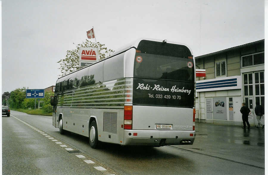 (085'323) - Roki, Heimberg - BE 151'033 - Neoplan am 20. Mai 2006 in Bellach, Hess