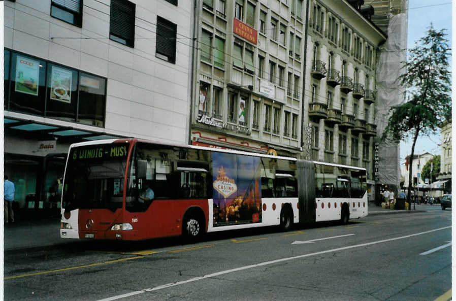 (087'705) - TPF Fribourg - Nr. 585/FR 300'402 - Mercedes am 26. Juli 2006 beim Bahnhof Fribourg