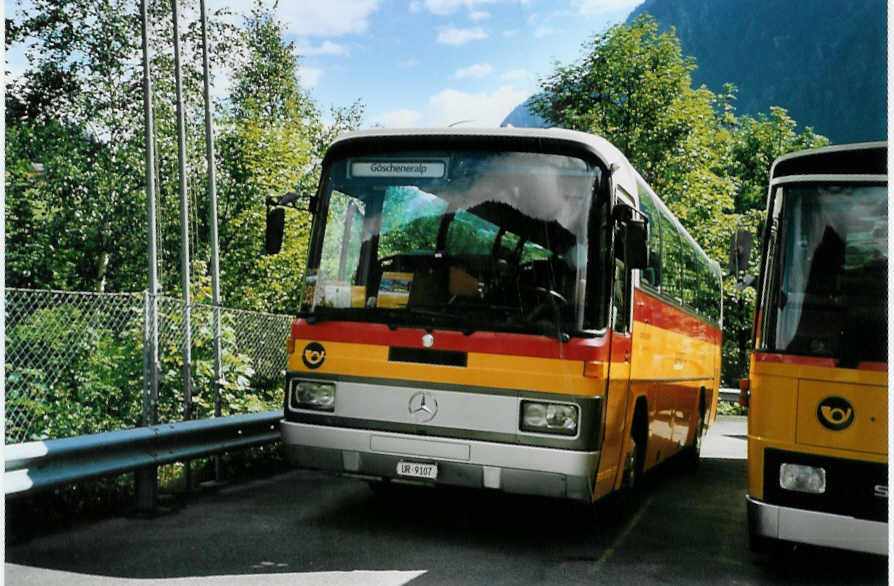 (088'421) - Mattli, Wassen - UR 9107 - Mercedes am 2. August 2006 in Wassen, Garage