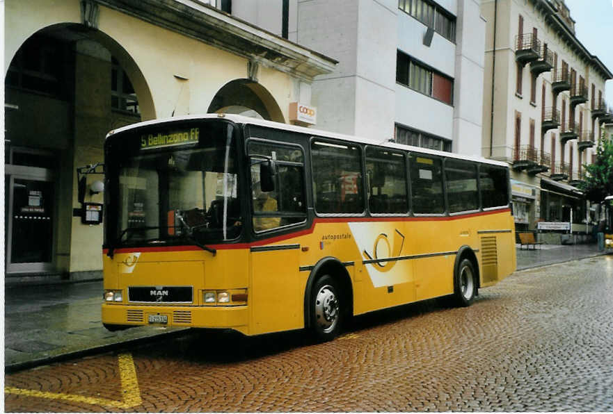 (088'731) - AutoPostale Ticino - TI 215'334 - MAN/Lauber (ex P 23'021) am 3. August 2006 beim Bahnhof Bellinzona