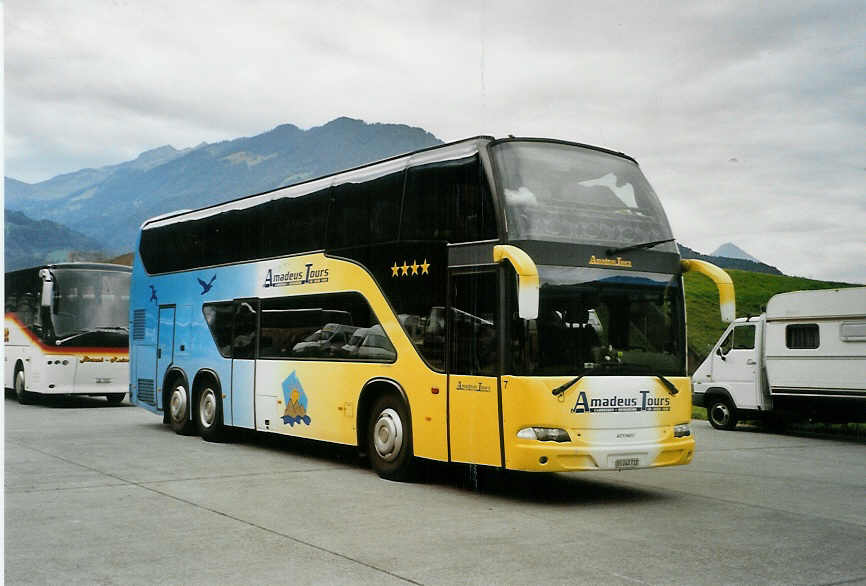 (089'528) - Amadeus, Visp - Nr. 7/VS 242'711 - MAN/Atomic am 3. September 2006 in Interlaken, Flugplatz