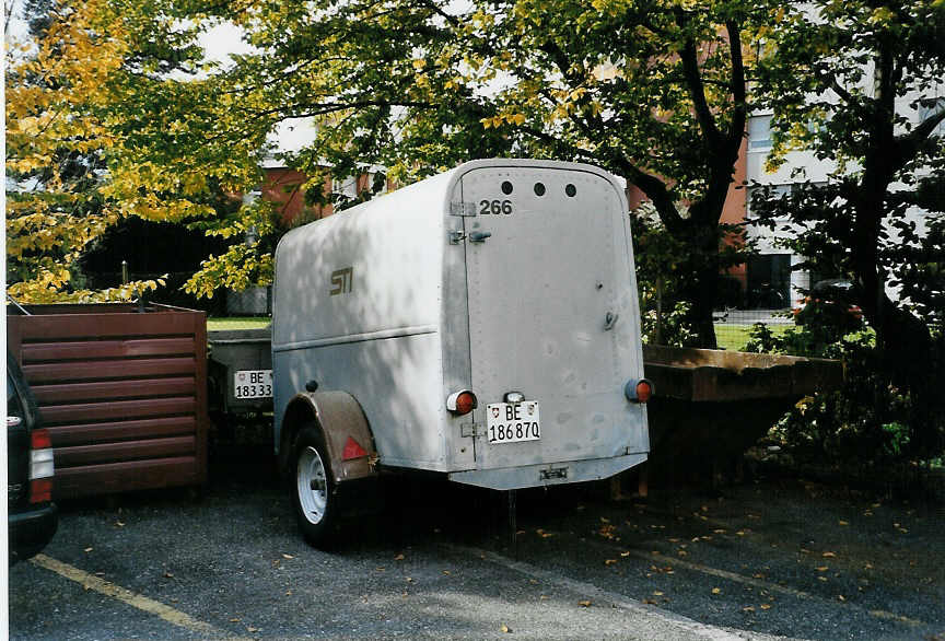 (090'406) - STI Thun - Nr. 266/BE 186'870 - Moser Gepckanhnger (ex Nr. 66) am 28. Oktober 2006 in Thun, Garage