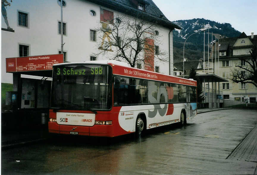 (091'331) - AAGS Schwyz - Nr. 11/SZ 5811 - Volvo/Hess am 1. Januar 2007 in Schwyz, Postplatz