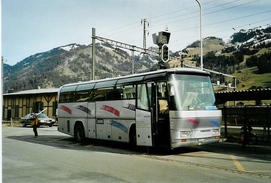 (092'013) - Nyffeler, Riggisberg - BE 601'779 - Neoplan am 17. Februar 2007 beim Bahnhof Zweisimmen