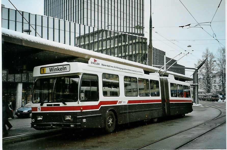 (093'035) - VBSG St. Gallen - Nr. 110 - Saurer/Hess Gelenktrolleybus am 22. Mrz 2007 beim Bahnhof St. Gallen