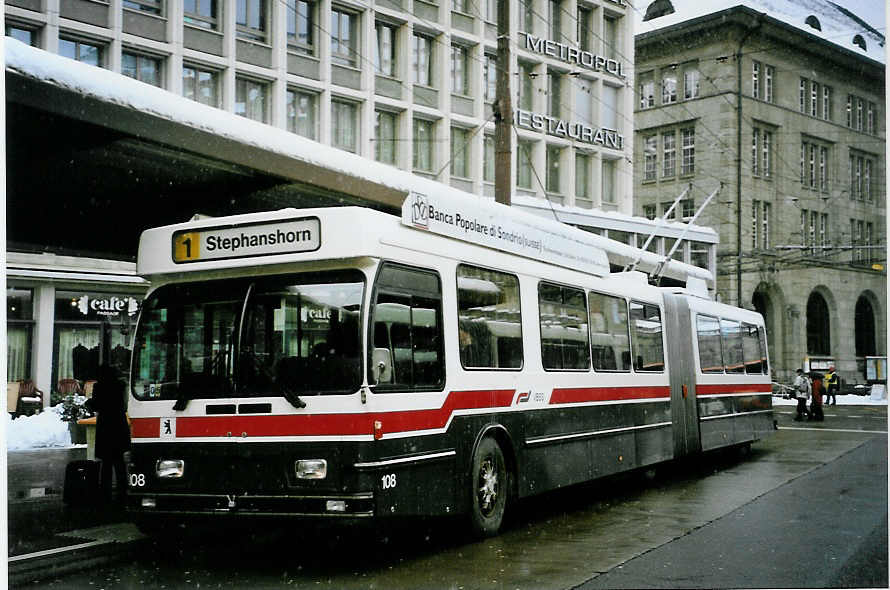 (093'106) - VBSG St. Gallen - Nr. 108 - Saurer/Hess Gelenktrolleybus am 22. Mrz 2007 beim Bahnhof St. Gallen