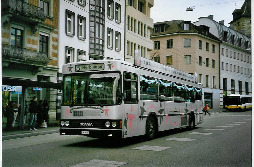 (093'307) - VBSH Schaffhausen - Nr. 35/SH 38'035 - Scania/Hess (ex Nr. 18) am 22. Mrz 2007 beim Bahnhof Schaffhausen