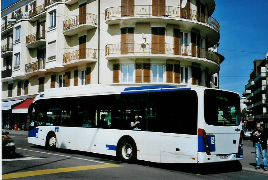 (093'708) - TL Lausanne - Nr. 446/VD 1535 - Van Hool am 7. April 2007 beim Bahnhof Renens