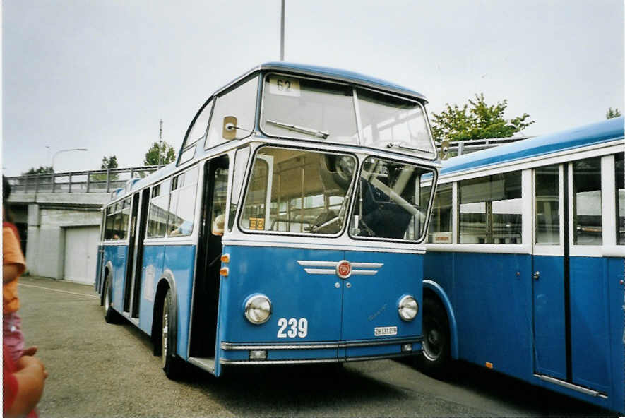 (094'626) - VBZ Zrich - Nr. 239/ZH 131'239 - FBW/Tscher Hochlenker (ex Kamm, Schlieren; ex VBZ Zrich Nr. 239; ex VBZ Zrich Nr. 219) am 26. Mai 2007 beim Bahnhof Zrich-Tiefenbrunnen