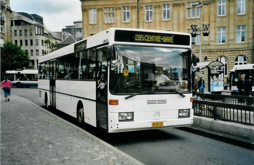 (098'907) - ??? - B 0221 - Mercedes am 24. September 2007 in Luxembourg, Place Hamilius