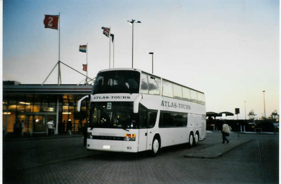 (098'923) - Aus der Schweiz: Atlas-Tours, Rothenburg - LU 128'161 - Setra am 24. September 2007 in Hoek van Holland, Haven