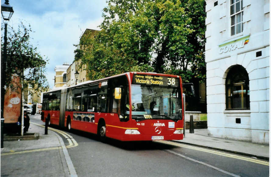 (099'209) - ARRIVA - Nr. MA 122/BX55 FVZ - Mercedes am 25. September 2007 in London, Hackney