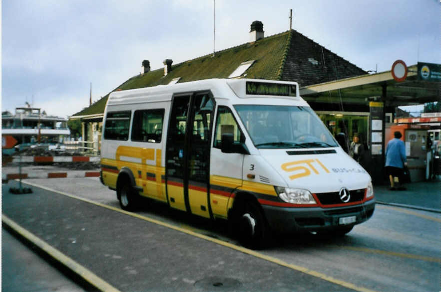 (099'315) - STI Thun - Nr. 3/BE 551'003 - Mercedes am 28. September 2007 beim Bahnhof Thun