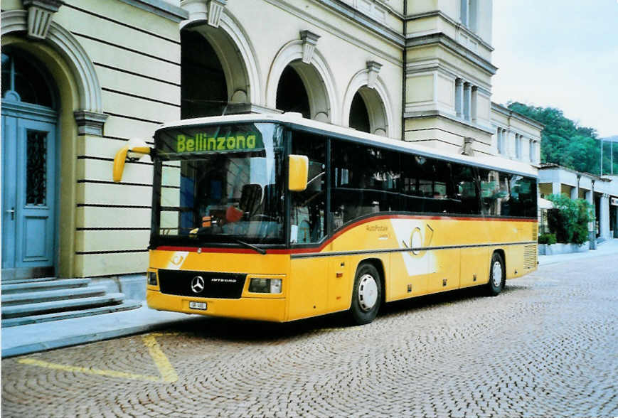 (099'834) - Mutti, San Bernardino - GR 400 - Mercedes am 4. Oktober 2007 beim Bahnhof Bellinzona