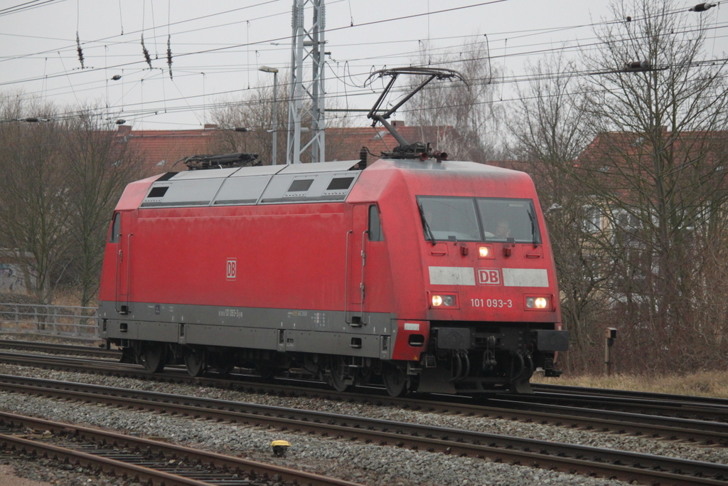 101 093-3 beim Rangieren im Rostocker Hbf.20.01.2017