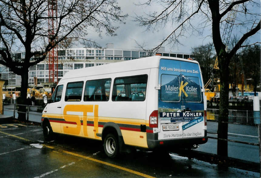 (101'816) - STI Thun - Nr. 3/BE 551'003 - Mercedes am 11. Dezember 2007 beim Bahnhof Thun (prov. Haltestelle)