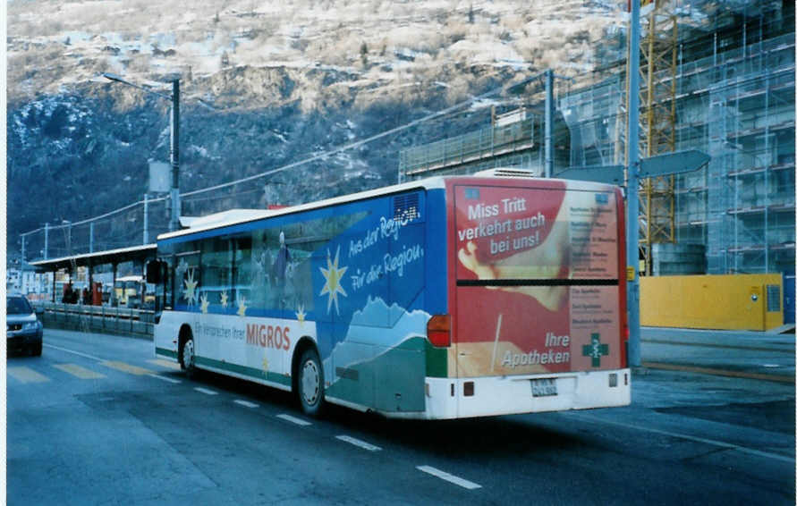 (101'929) - PostAuto Wallis - VS 241'962 - Mercedes am 16. Dezember 2007 beim Bahnhof Brig