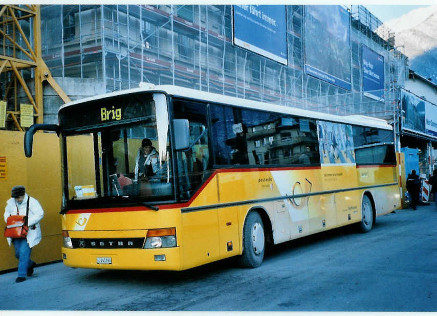 (101'931) - PostAuto Oberwallis - VS 243'890 - Setra (ex P 26'029) am 16. Dezember 2007 beim Bahnhof Brig