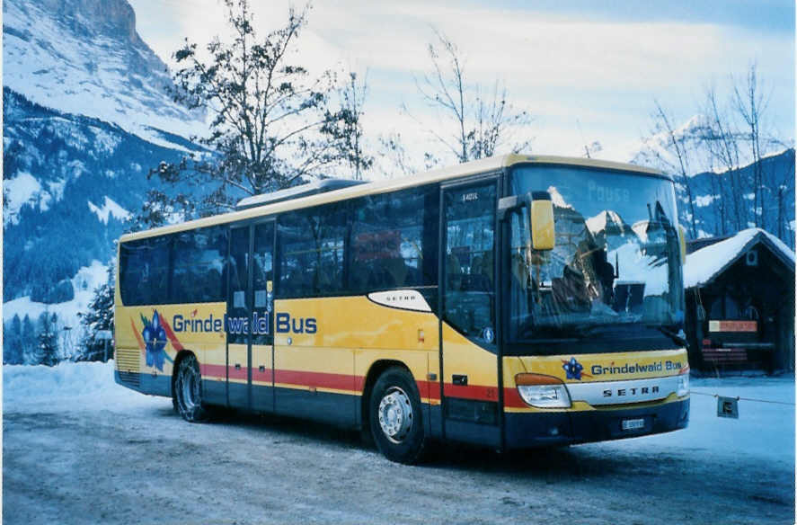 (102'902) - AVG Grindelwald - Nr. 21/BE 100'930 - Setra am 2. Januar 2008 beim Bahnhof Grindelwald