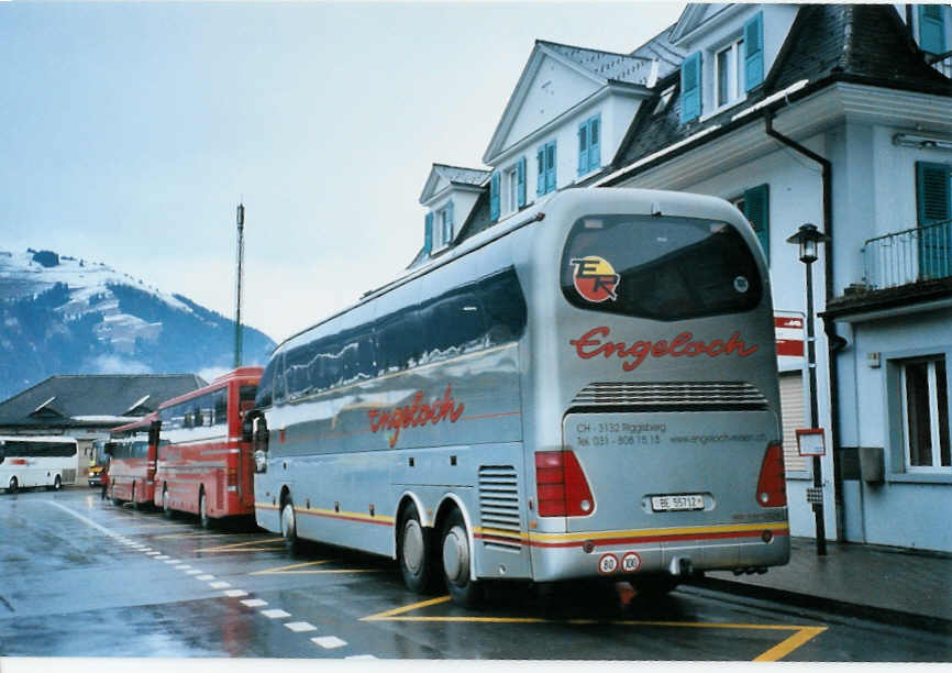 (103'006) - Engeloch, Riggisberg - BE 55'712 - Neoplan am 6. Januar 2008 beim Bahnhof Frutigen