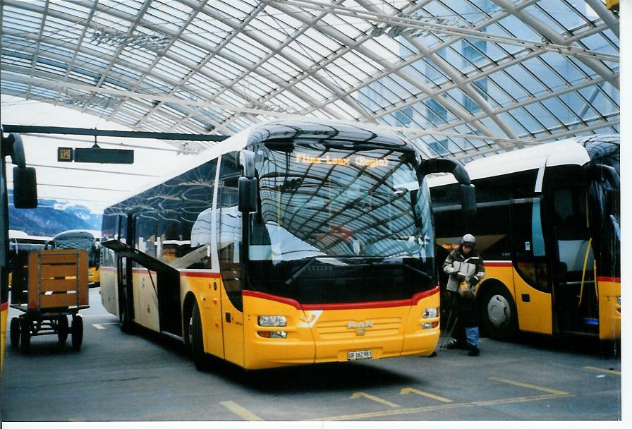 (103'903) - PostAuto Graubnden - GR 162'983 - MAN am 4. Februar 2008 in Chur, Postautostation