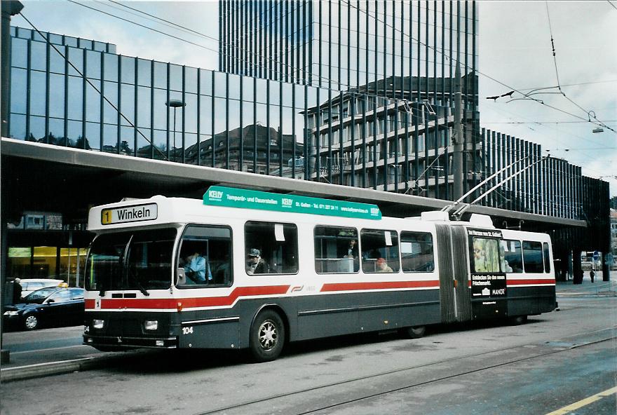 (105'823) - VBSG St. Gallen - Nr. 104 - Saurer/Hess Gelenktrolleybus am 29. Mrz 2008 beim Bahnhof St. Gallen