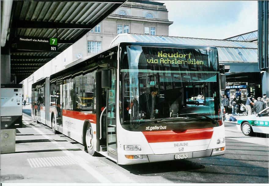 (105'904) - St. Gallerbus, St. Gallen - Nr. 282/SG 198'282 - MAN am 29. Mrz 2008 beim Bahnhof St. Gallen