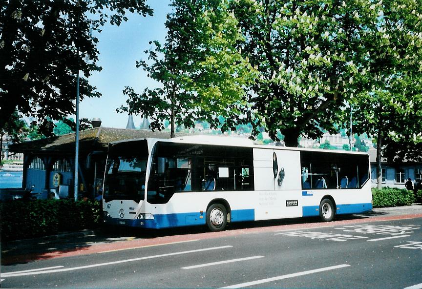 (107'021) - VBL Luzern - Nr. 67/LU 15'729 - Mercedes am 10. Mai 2008 beim Bahnhof Luzern