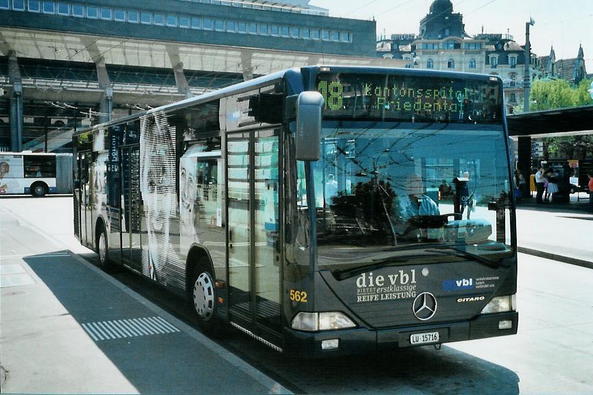 (107'030) - VBL Luzern - Nr. 562/LU 15'716 - Mercedes (ex Gowa, Luzern Nr. 62) am 10. Mai 2008 beim Bahnhof Luzern