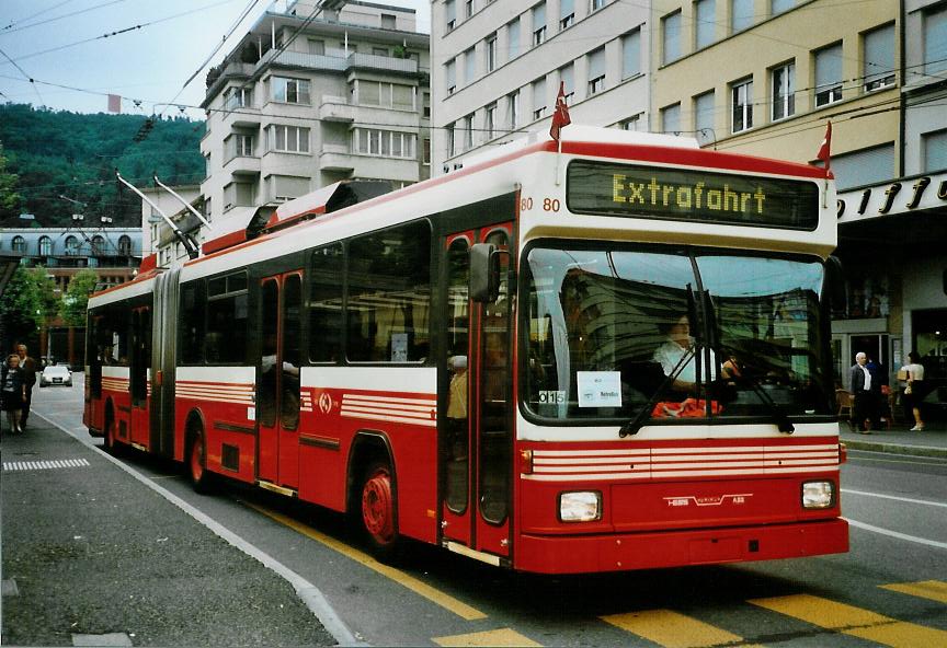 (107'724) - VB Biel - Nr. 80 - NAW/Hess Gelenktrolleybus am 1. Juni 2008 beim Bahnhof Biel