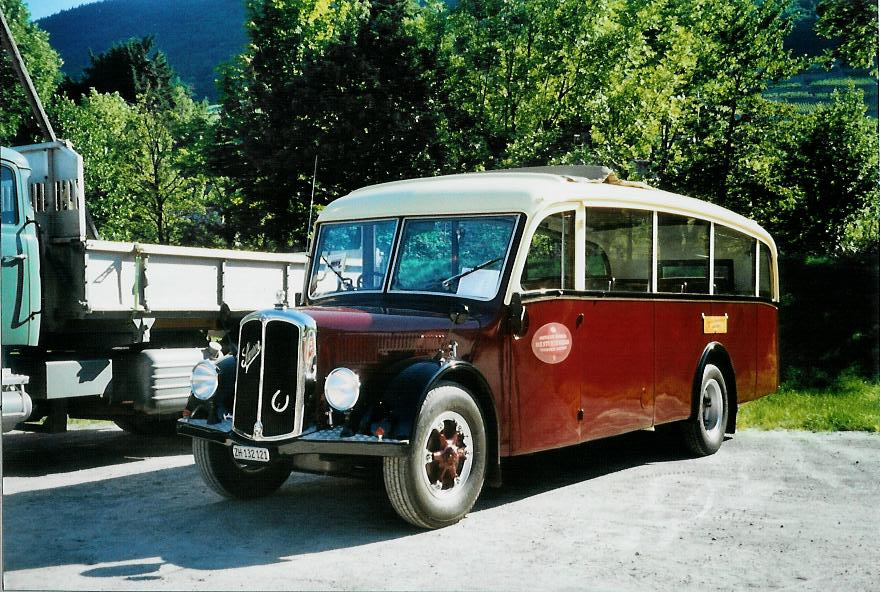 (108'011) - Sturzenegger, Bergdietikon - ZH 132'121 - Saurer/Saurer (ex Mazzoleni, Chur; ex Societ Rabadan, Bellinzona; ex Faggio, Bellinzona) am 21. Juni 2008 in Aigle, Saurertreffen