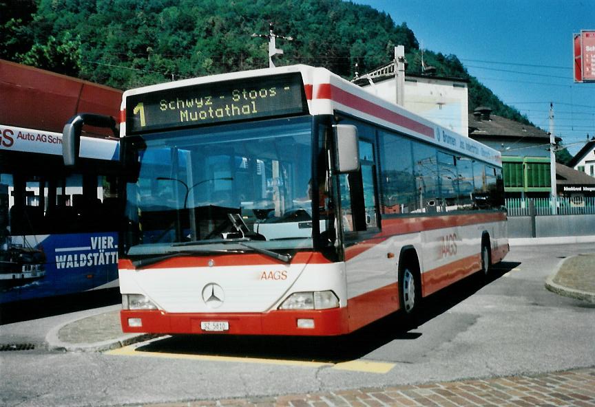 (109'304) - AAGS Schwyz - Nr. 10/SZ 5810 - Mercedes/Hess am 16. Juli 2008 beim Bahnhof Schwyz