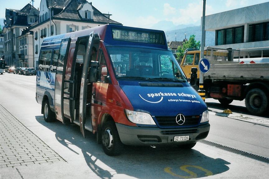 (109'305) - AAGS Schwyz - Nr. 26/SZ 71'126 - Mercedes am 16. Juli 2008 in Schwyz, Postplatz