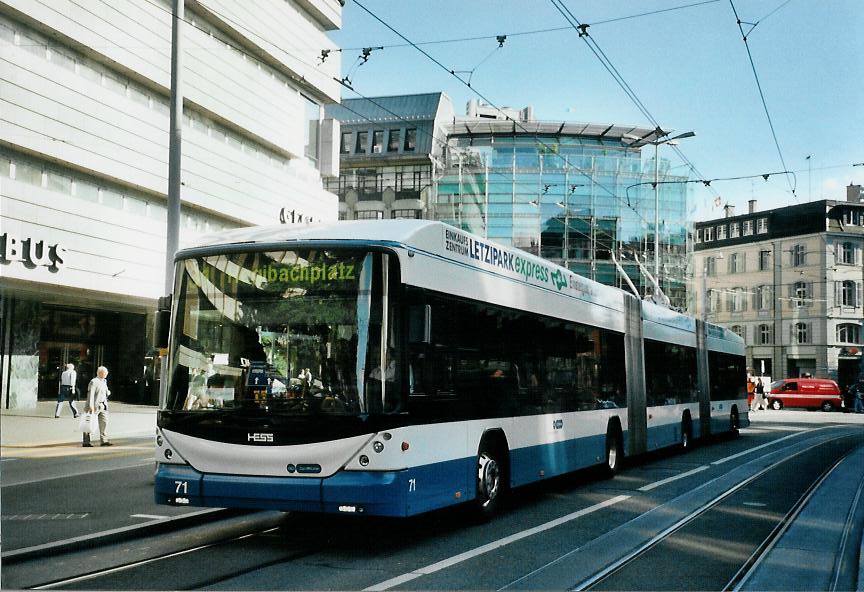 (109'423) - VBZ Zrich - Nr. 71 - Hess/Hess Doppelgelenktrolleybus am 16. Juli 2008 in Zrich, Lwenplatz