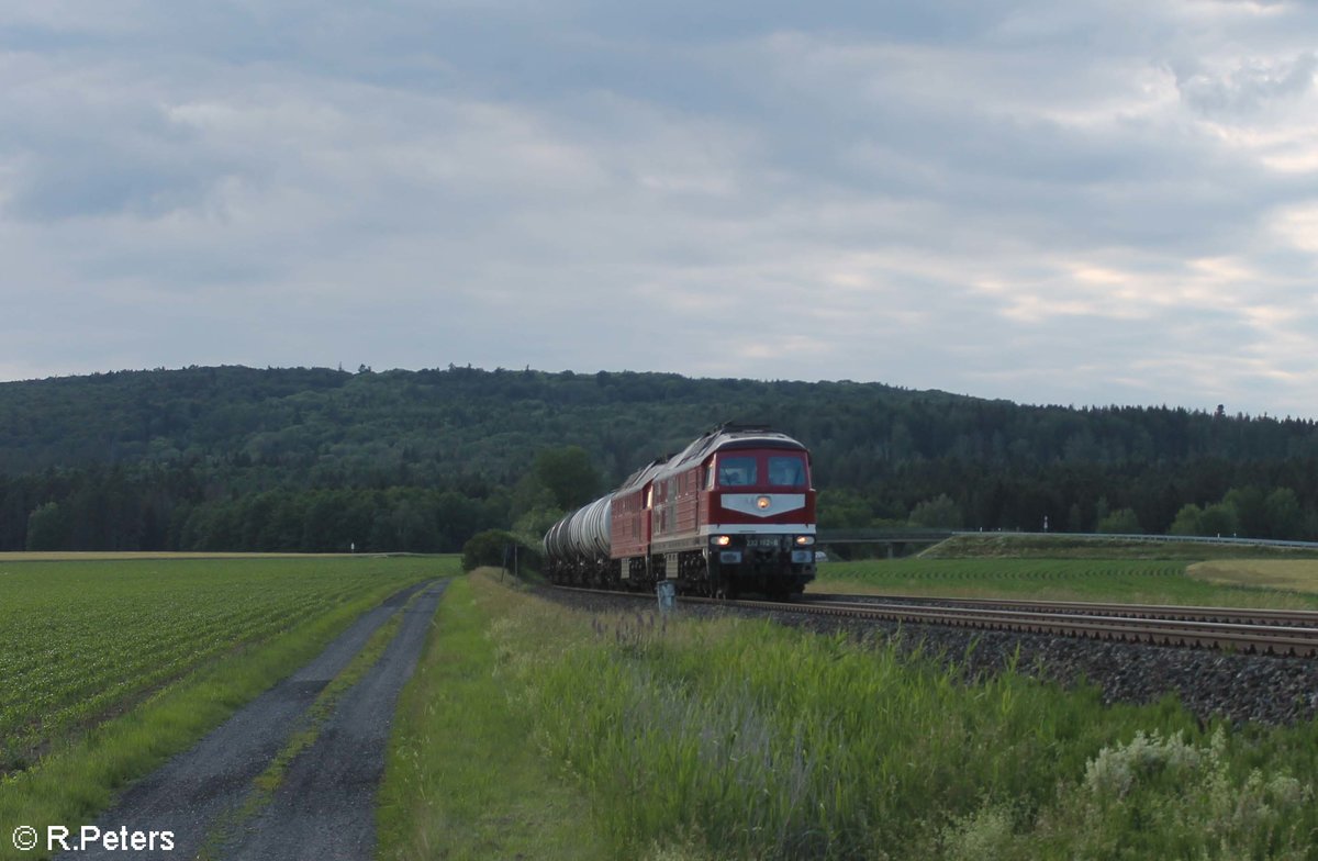 10min bevor der Zug kam verschwand leider doch noch die Sonne 🙁 232 182 + 232 673 mit DGS 95090 Bitterfeld - Ingolstadt bei Oberteich. 21.06.20