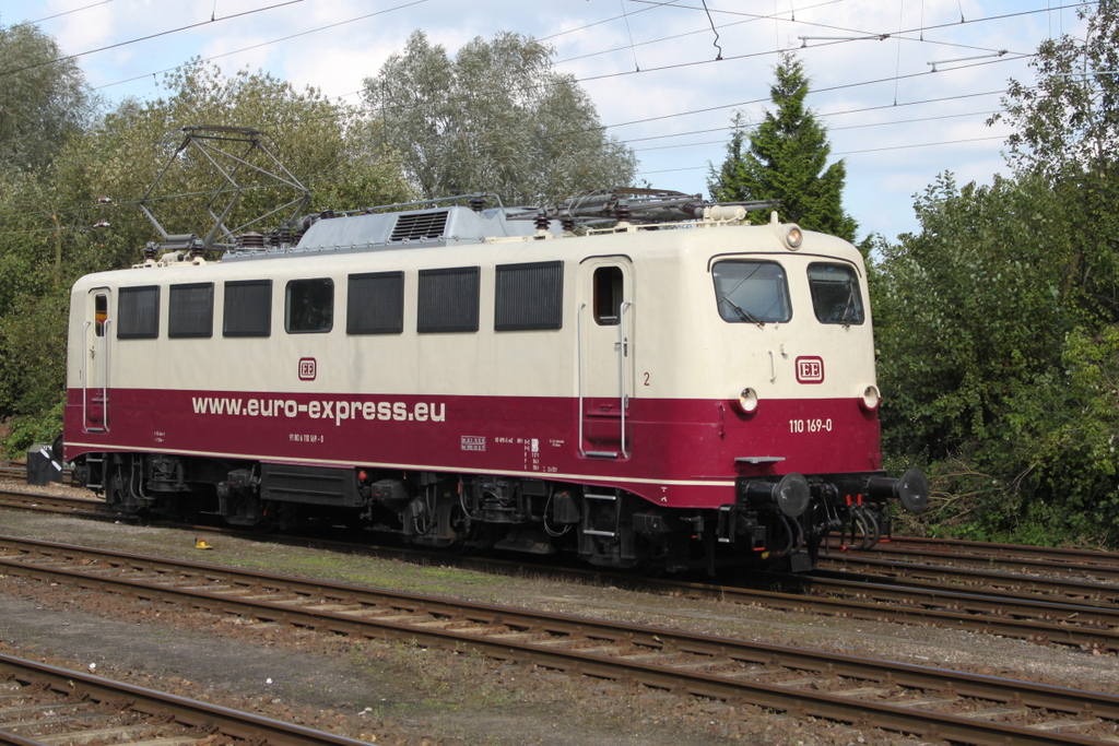 110 169-0 beim Rangieren im Bahnhof Rostock-Bramow.16.09.2017