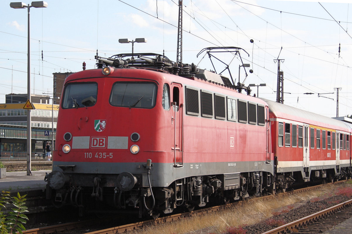 110 435-5 am 02.08.2011 in Oberhausen Hbf.