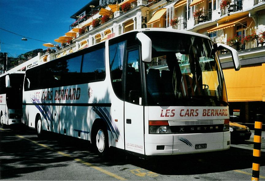 (110'205) - Bernard, Monthey - VS 76'030 - Setra am 10. August 2008 in Montreux, Bahnhoftreppe