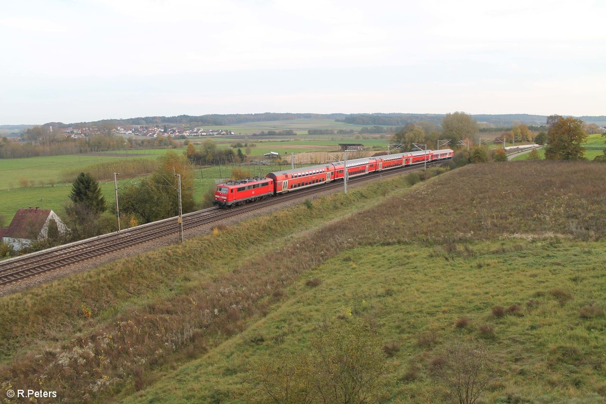 111 175 zieht bei Fahlenbach den RE nach Nürnberg bei Fahlenbach. 21.10.17